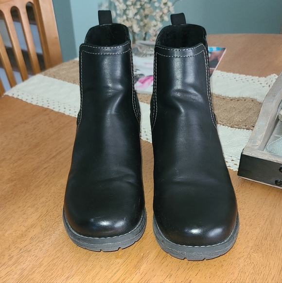 Eastland Jasmine Black Leather Ankle Boots - Picture 2 of 6